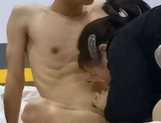 第一次操老板娘露脸曝光骚货