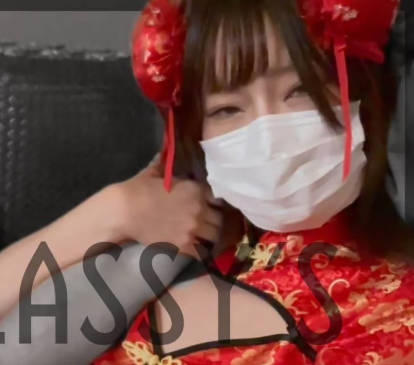 FC2PPV-4653393 给热爱cosplay的美女中出