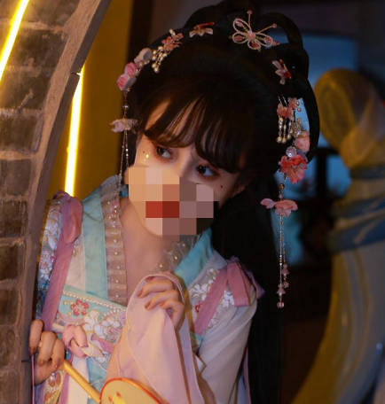 亲妹妹穿着汉服的样子让我鸡巴梆硬