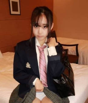 FC2PPV-4667639 一个住在乡村的单纯苗条的女孩