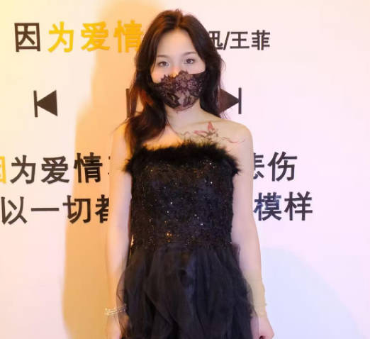 趁哥哥睡着了我穿上了黑色婚纱帮哥哥口鸡巴