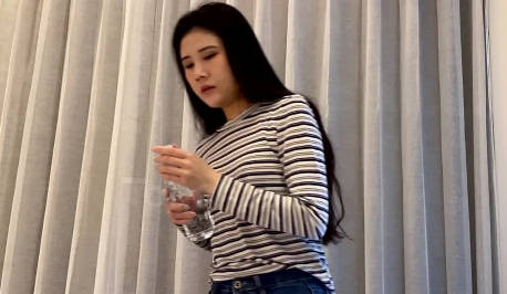 笑容可爱的条纹美女-南橘大神