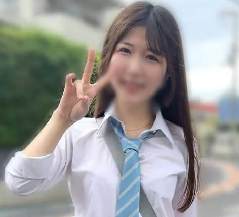 FC2PPV-4598496 她有一张超级可爱的脸