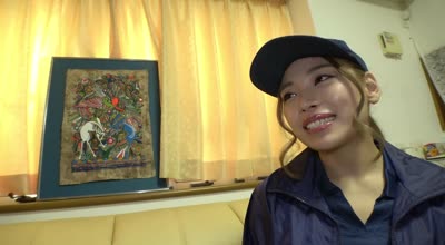 WA-562 街でよく見かける地域担当の宅配パート妻 配達された勢いでガチ口説き！