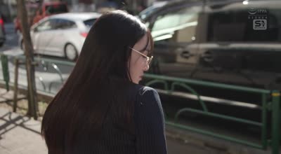 SONE-753文靜女同事出差過夜變成蕩婦把我榨乾-乃坂ひより