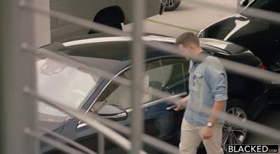 为了满足摄像师男友的变态愿望模特女友勾引情侣被黑人男友的大黑屌干爆